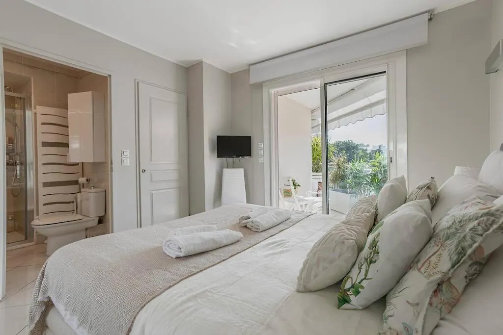 Le Bleuet Medicis & Sea View & 50M Plage & Clim & Piscine Apartment Cannes 0*,  France