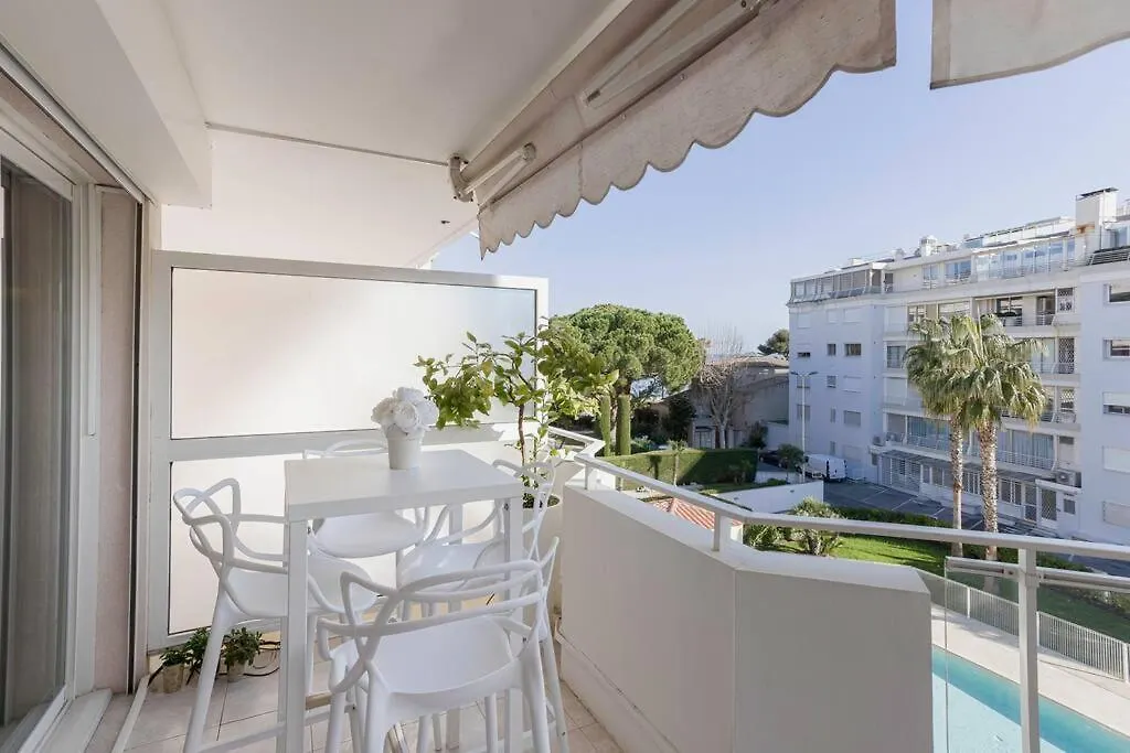 Le Bleuet Medicis & Sea View & 50M Plage & Clim & Piscine Apartment Cannes 0*,  France